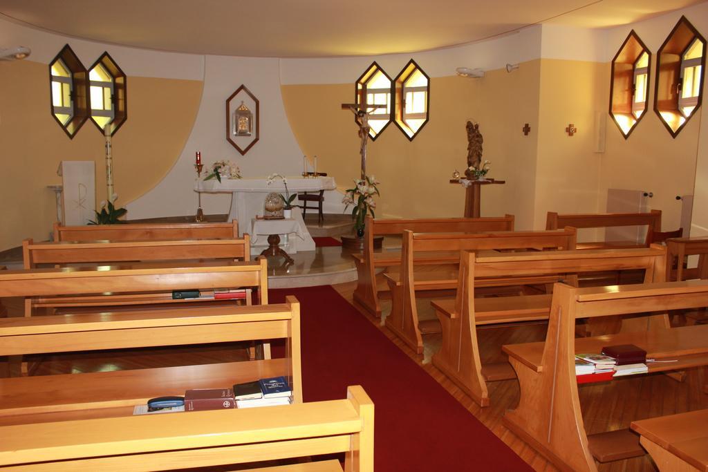 Centro di Spiritualità Maria Candida Armeno Esterno foto